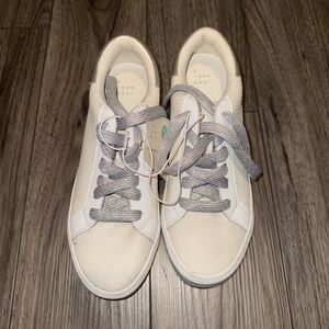 A new day woman's sneakers NWT